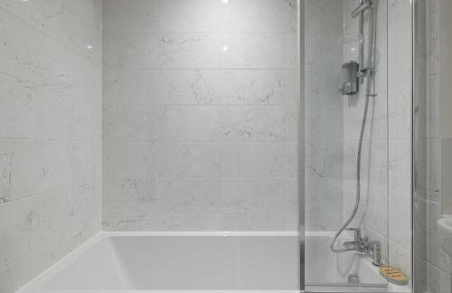 Lovely Home Near Canal, Park, & Central MK - Foto 24