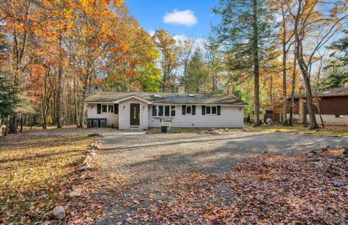 Serene Pocono Escape Hot Tub Lake Access - Foto 16