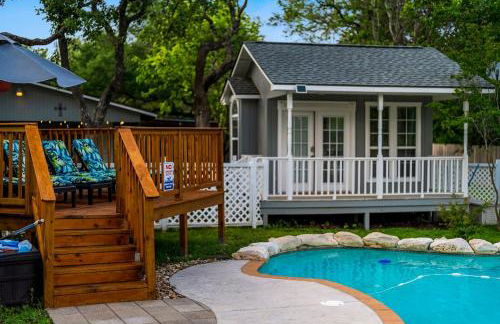 Serene Family Retreat King Beds Pool Hot Tub and Games - Photo 47