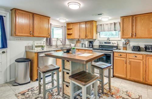 Vintage Farm Cottage Near Hikes and Pigeon River - Foto 3