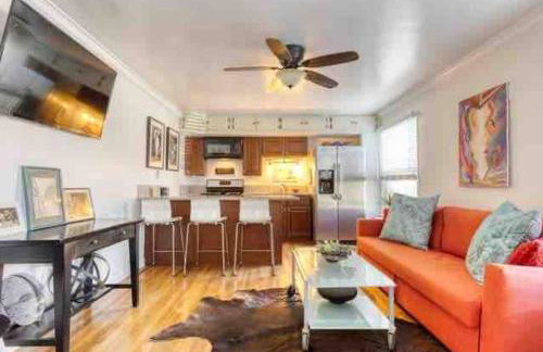 Belmont Shore Beach Bungalow, 2 min walk to town! - Foto 1