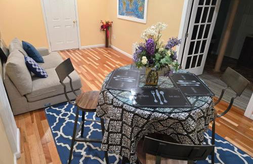 Beautiful 1BR Walkout Fenced & Gated Villa - Photo 27