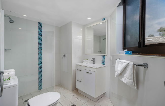 Bayview Beachfront Apartments, in town right on the beach - Foto 57