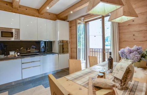 Nice Apartment In Lanzada - Photo 1