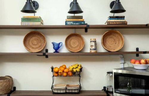 Romantic Historic Inn Suite with Mountain Views in Luray, Virginia - Foto 29