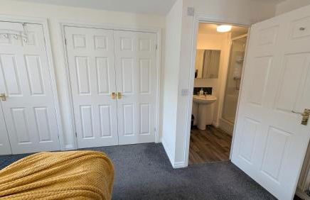 Large Modern House with Private Parking - Foto 108