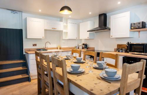 Cotswolds-Stroud-Large 5 Bedroom Home-Pool Table-Sleeps 10-Work or Leisure - Foto 2