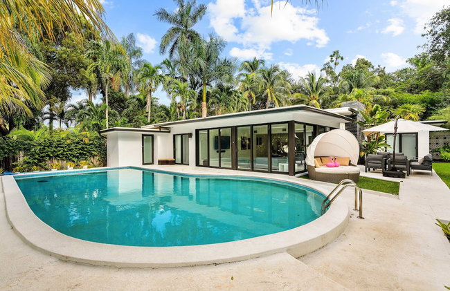 Peaceful 3BD Family House With Pool - Photo 1