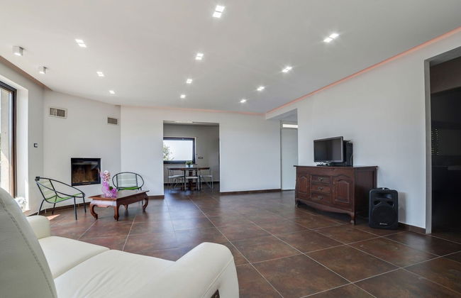 Villa in Nissoria With Private Pool - Foto 13