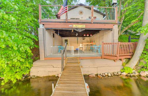 Lakefront Family Retreat with Private Dock! - Foto 34