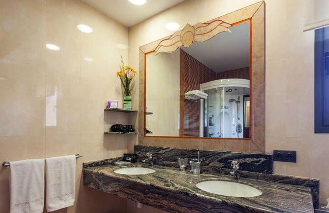 Unique Villa With Outdoor hot tub - Photo 30