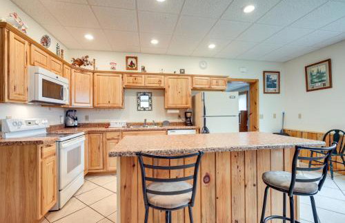 Boat Dock and Fire Pit Lakefront Monico Home! - Foto 8