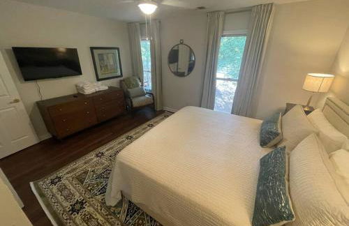 Large Luxury House, King Beds and More, Hot Tub, Theater, Fireplace, Game Room, Ping-pong, Pool Table, Air Hockey, Arcade, River, Big Kitchen, Nice Porch, Quiet, Good for Families and Large Groups, Near UGA Golf Course, Close to UGA & Stanford Stadium - Photo 77