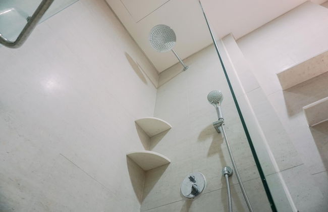 Homey And Warm Studio At 28Th Floor Gold Coast Apartment - Foto 14