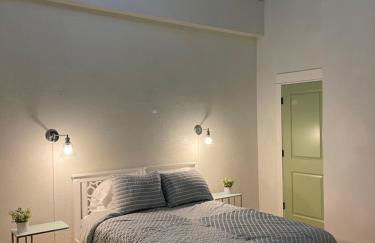 Lou-City Penthouse Suite! Savor Life with Hollyhock - Photo 3