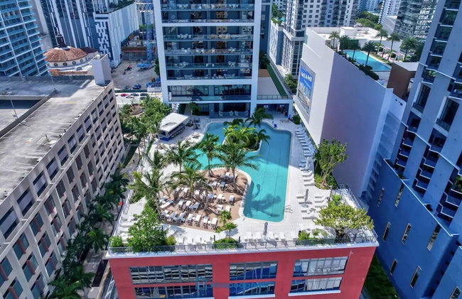Apartment in New Luxury Condo in Downtown - Photo 1