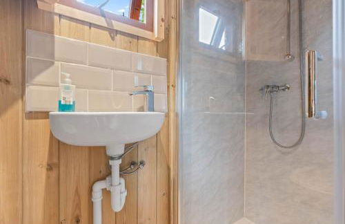 Unplug & Reconnect, Romantic Retreat with Hot Tub - Foto 9