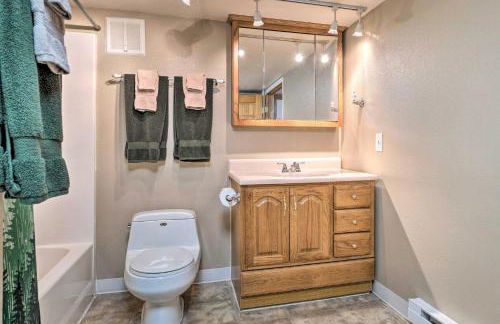 Peaceful Mountain-View Home - Walk to Kenai Lake! - Foto 14