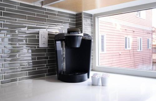 Walk to Restaurants from a Designer Cap Hill Home - Foto 36