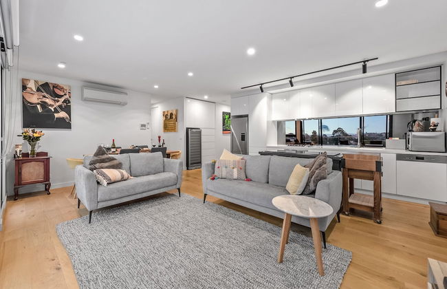 StayCentral - East Brunswick Penthouse with Study - Foto 13