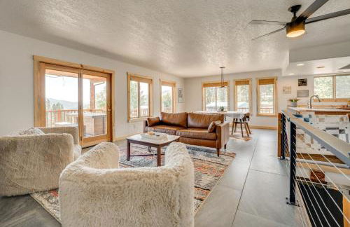 Mtn-View Getaway with Spacious Deck in Republic! - Photo 3