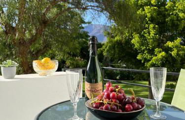 Golden Bay Apartment - Photo 1