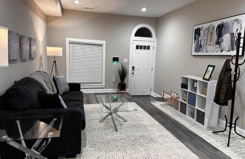 Modern Comfort in Historic East Baltimore Stylish 3BR Row Home - Photo 1