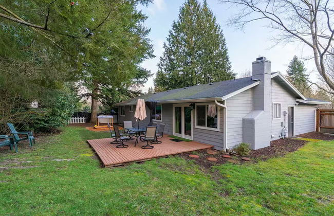 Comfortable Kirkland Home for Family & Remote Work - Photo 26