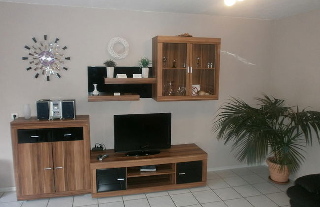 Modern Holiday Apartment With Large Garden Near the River Moselle - Photo 8