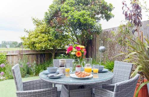 Cinque Ports Snug by Coaste - mins from Sea & Golf Course - Foto 7