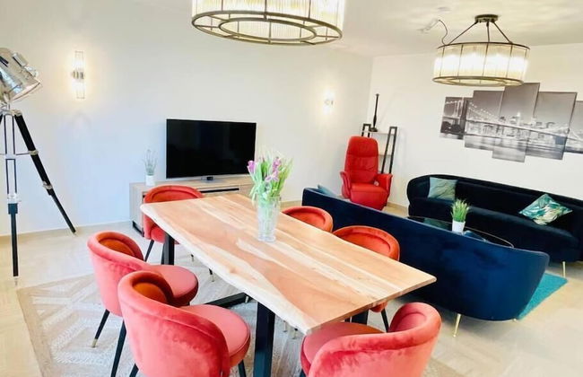 3 bedrooms in Center Terrace & Parking - Photo 11