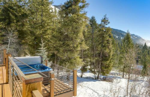 Wyoming Cabin with Hot Tub and Mountain-View Deck - Foto 2