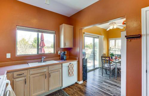 Hot Tub Access and Fire Pit Green Valley Getaway! - Foto 11