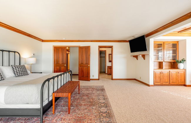 Cathedral by Avantstay Charming Secluded Estate w Sauna Pool Table Views of the Rolling Hills - Foto 25