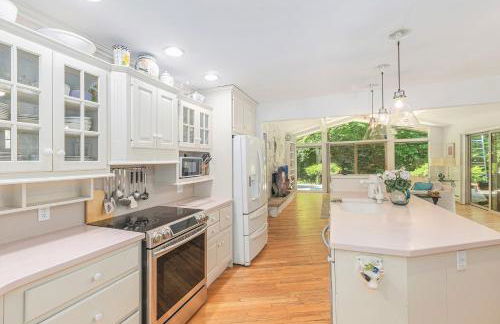 Bright 4BDR Home by Lake MI Arcadia Bluffs Portage Lake More - Photo 8