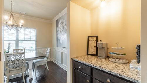 4-Bedroom Retreat with 5-Star Amenities - Foto 2