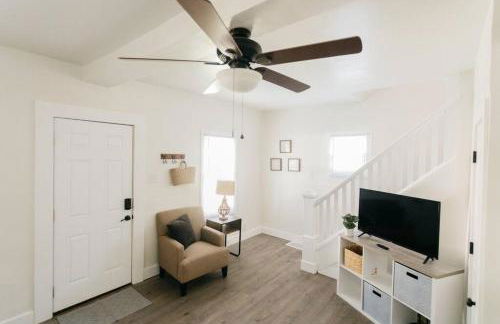 Beautiful Cape Cod House in Central Location - Foto 14