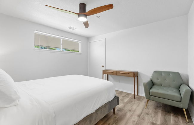 Spacious Family Home w Pool Hot Tub Large Yard - Photo 21