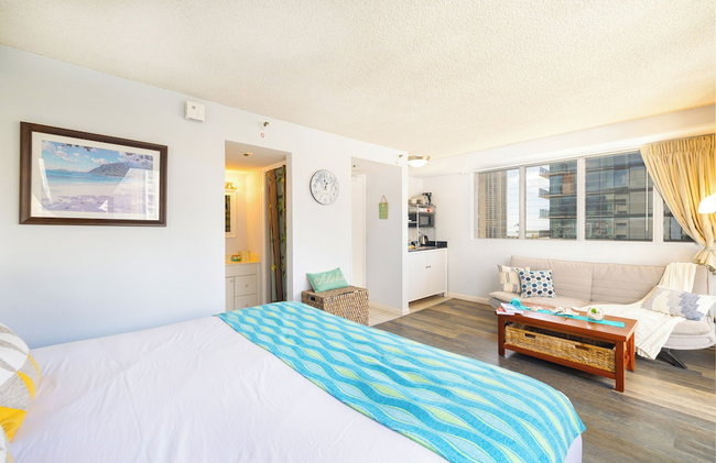 Cozy Studios at Aloha Surf Close to Waikiki Beach - Photo 15