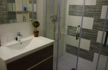 Apartment with Terrace and Sea View - Photo 33