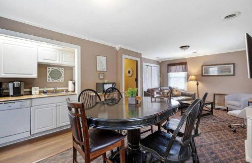 Peaceful Historic Villa with Hot Tub & Pool near Downtown Nashville, Tennessee - Photo 38