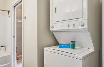 CozySuites 2BR Mill District with pool, gym #04 - Foto 12