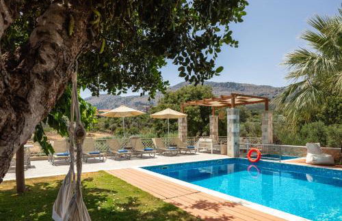 Saridakis Villa, Multi-Generational Escape & Pool, By ThinkVilla - Foto 18