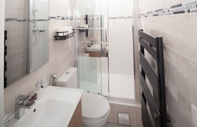 Eiffel Tower Rue Cler - Photo 9