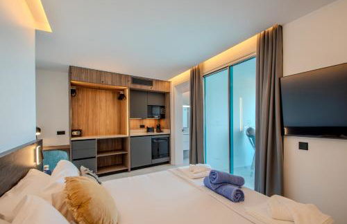 Sea Breeze Suites - Photo 8