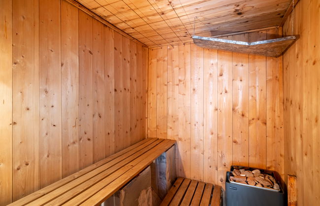 5 bedroom House in Benešov nad Černou with private pool and garden - Photo 4