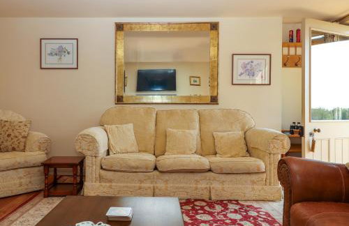 Sherway Coach House - Photo 8