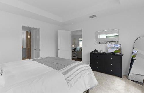 Cozy Family Stay- Queen-Double-Twins Bed- Full Kitchen-Netflix-Golf Cart-WiFi - Photo 33