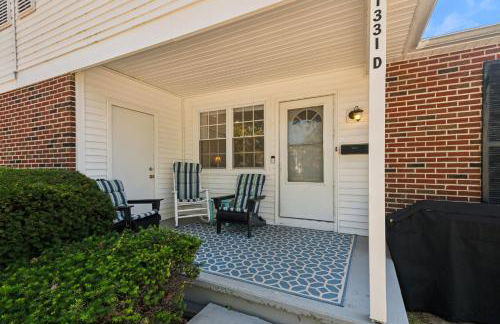 Cozy 2BR Condo - Beachside Bliss with Yard Space condo - Foto 28