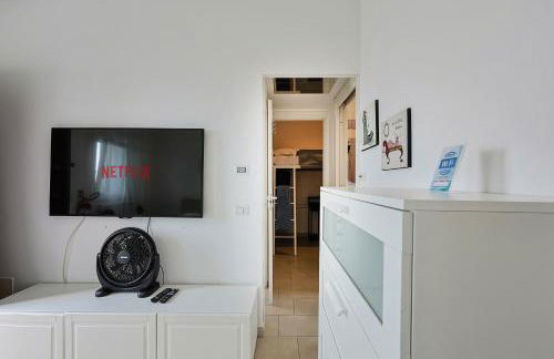 Azure Oasis with parking near the airport & beach - Foto 23